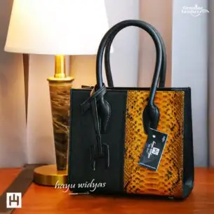 HAYU WIDYAS  Rhea bag kulit