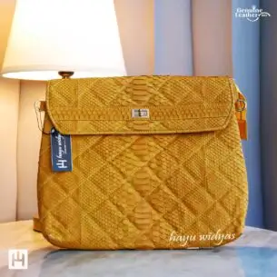 HAYU WIDYAS Leuven Bag kulit Mustard - Selempang - Wanita